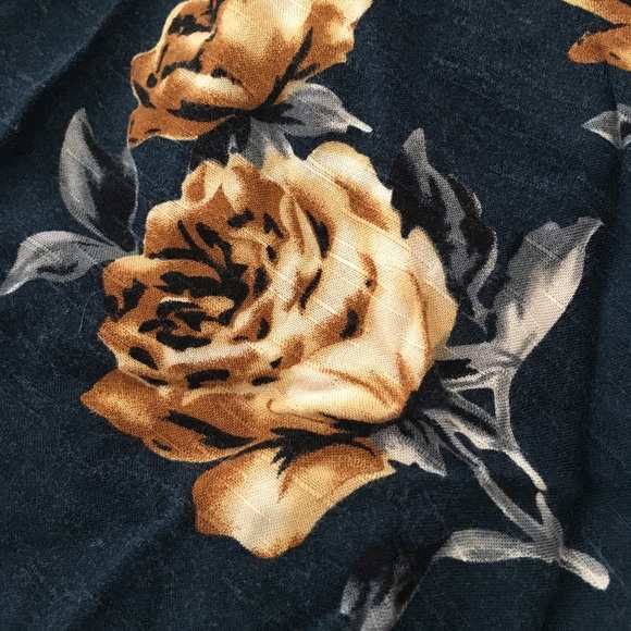 Cute Flowy Floral Shorts (Small) - Picture 2 of 3